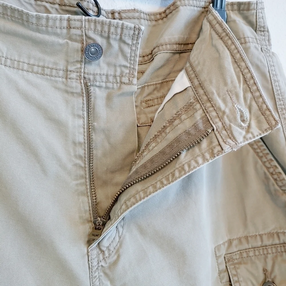 Levi's Men's Light Brown Cargo Shorts Sz 33 Casual Outdoors Hiking Camping
